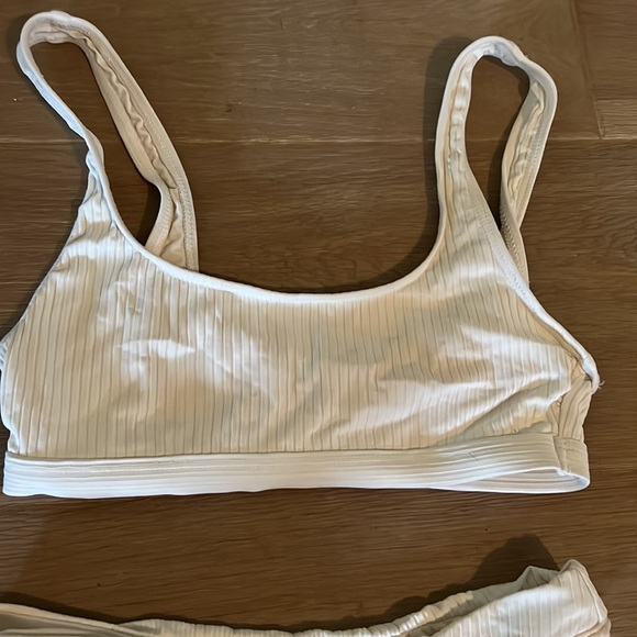 Good American white bikini - Picture 3 of 3